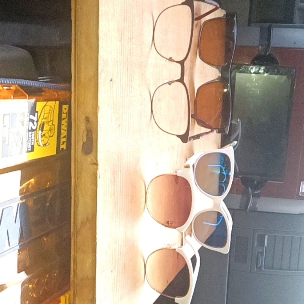 I'm selling 4 pair of glasses